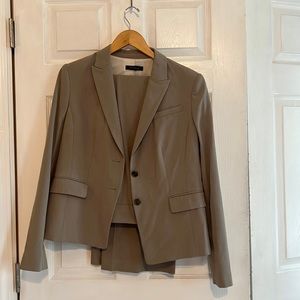 Size 10 Ann Taylor suit jacket and pants